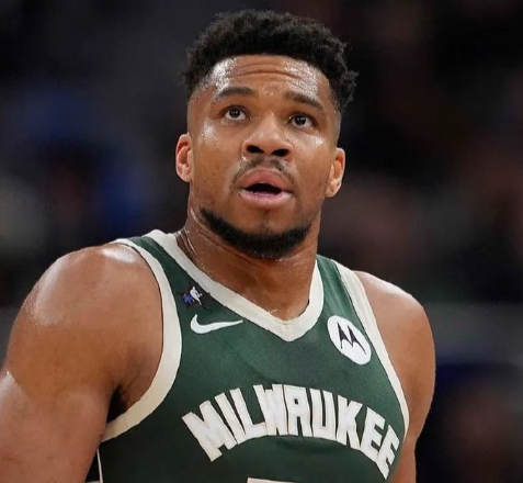 根据Shams的报道，最近雄鹿在字母哥的交易谈判中，主要关注对象是热火队和森林狼