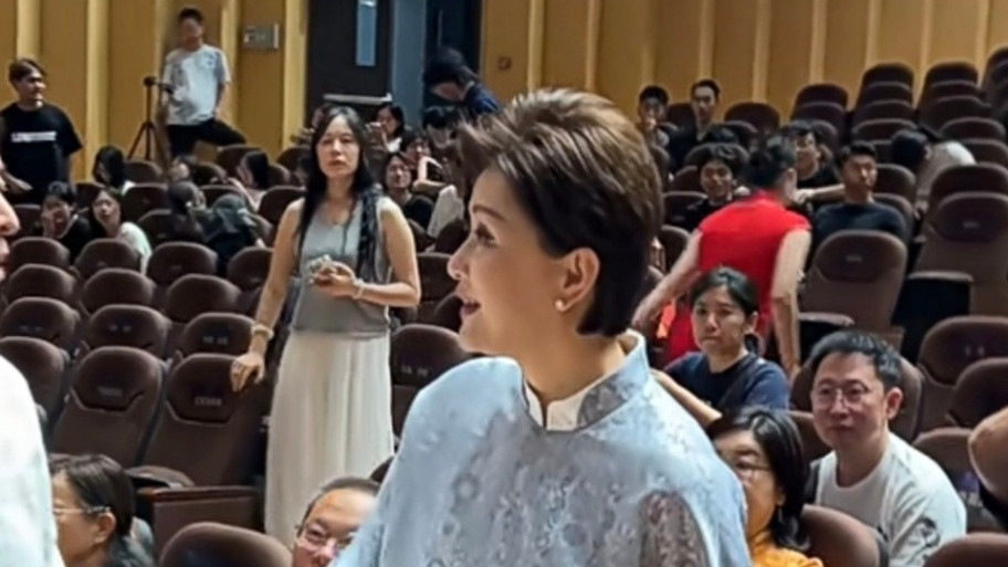 杨澜最新公开造型引热议，细节之处显巧思，状态悄然变化引关注
