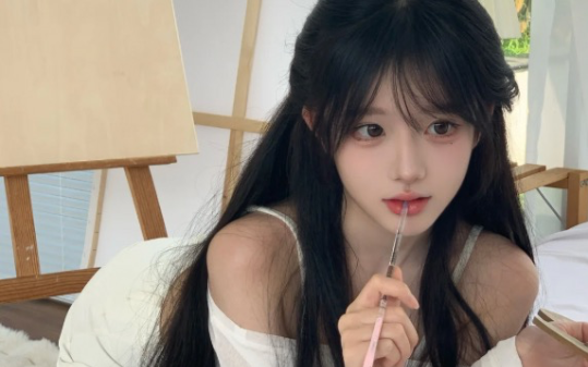 年会投屏暴露老板娘私隐，被克扣年终奖的员工竟是房东大佬