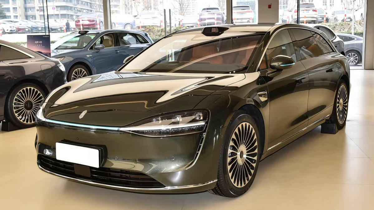 续航1305公里！配华为乾崑智驾，这台国产猎装车要封神了