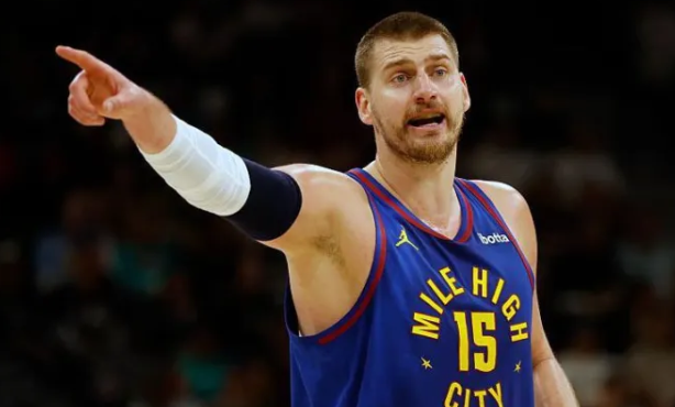 NBA季后赛后，知名体育作者比尔-西蒙斯发推谈到了本场比赛：
“森林狼这场赢得太