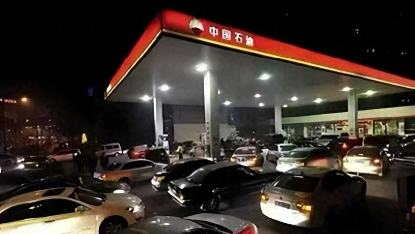 油价重回“9元时代”，比亚迪插混省油省钱更省心