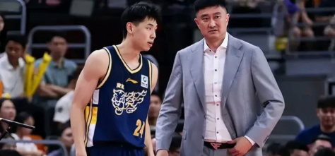 广东男篮主教练杜锋：遭遇福建逆转主要还是领先多了以后大家比赛想简单了。广东男篮主