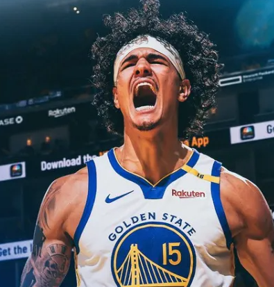 勇士前锋吉-桑托斯已与球队签下一份三年1500万美元的续约合同。
勇士主帅科尔今