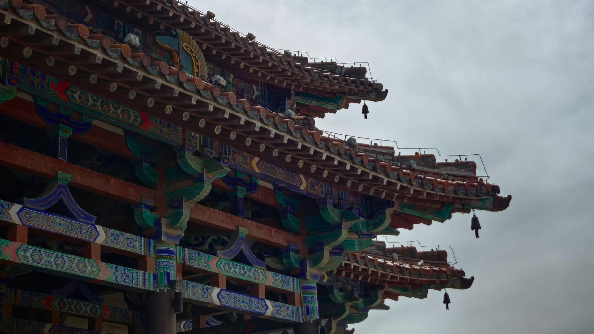 你说奇怪不：只有24年历史的高楼，收54元门票，游人还趋之若鹜？