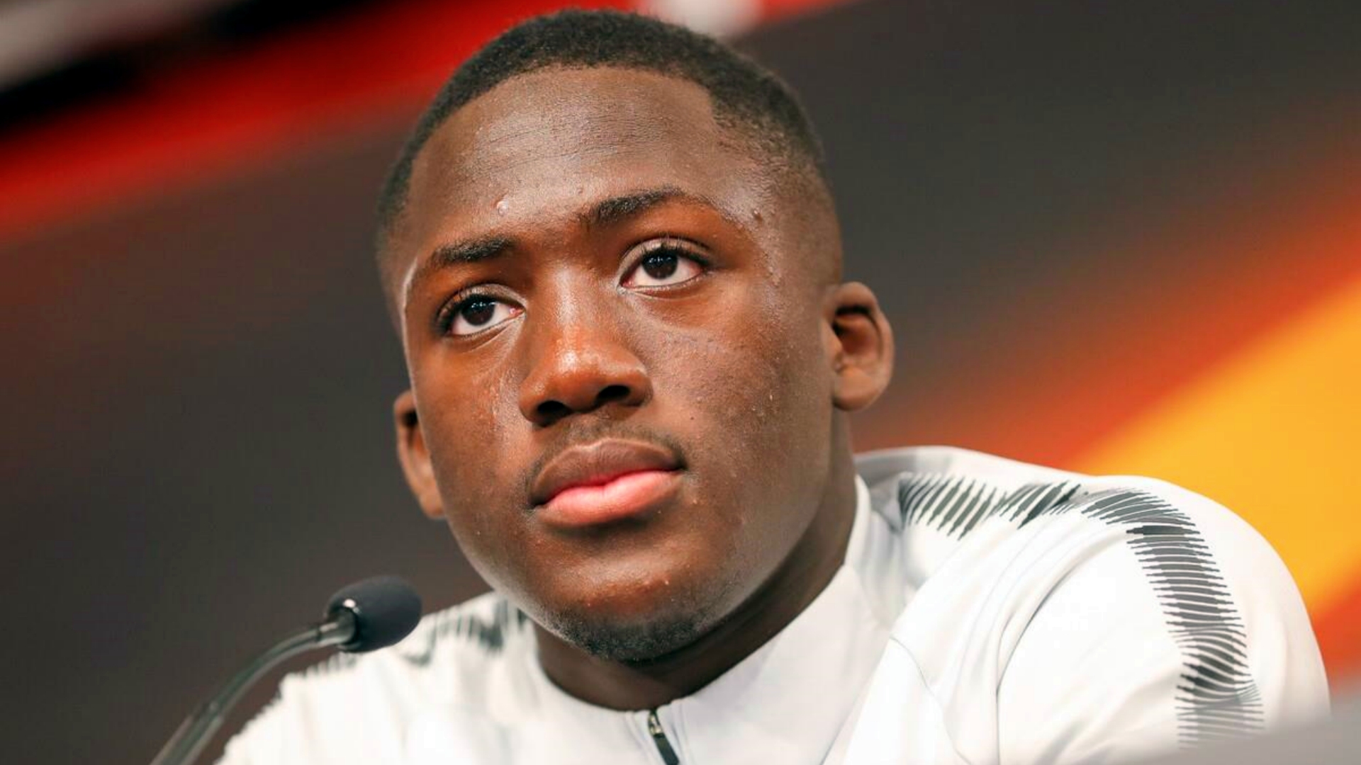 罗马诺表示：科纳特的续约谈判已经进入最后阶段。
保障性薪水基本没问题，但还有一些