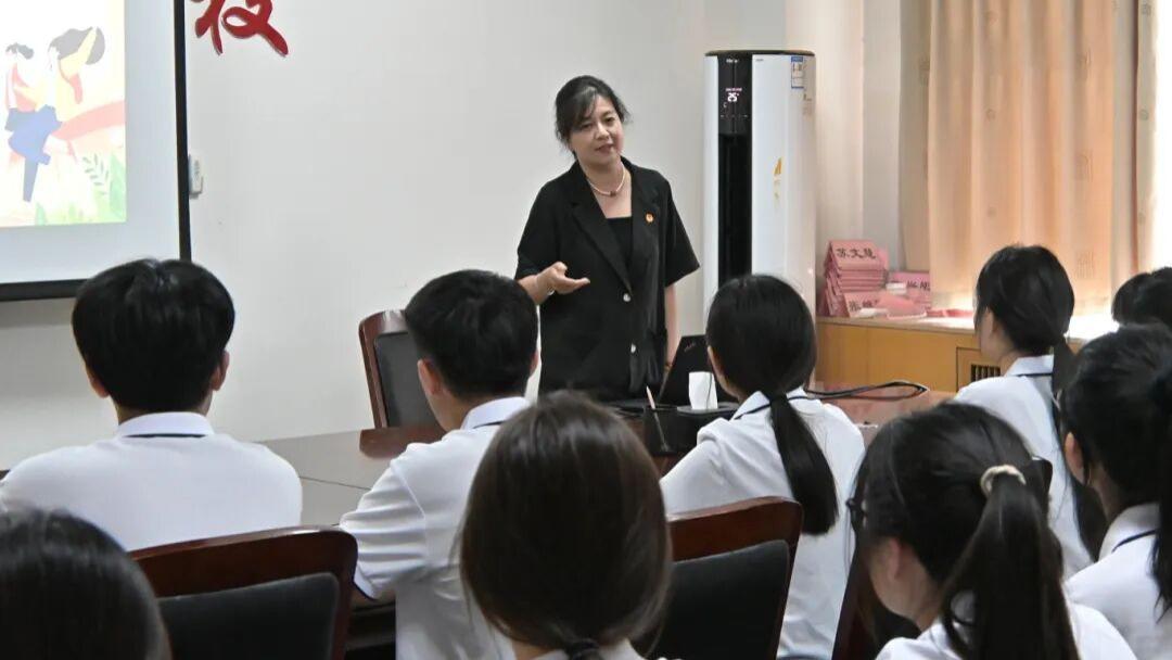 学院医学技术党总支开展“入团第一课”主题教育活动