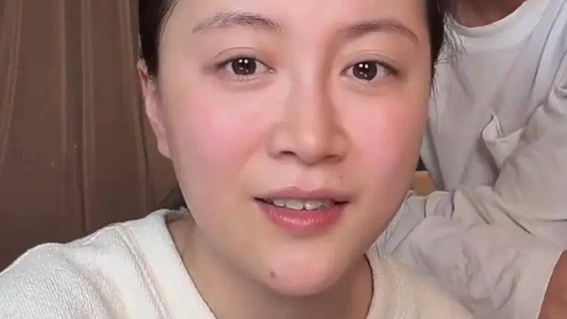 ​李嘉格直播甜晒新恋！男友分期送耳环，恋爱胖十斤超真实