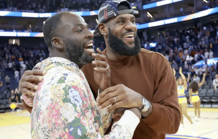 ESPN Cleveland近日晒出一段视频，勒布朗-詹姆斯与勇士球员德雷蒙德-