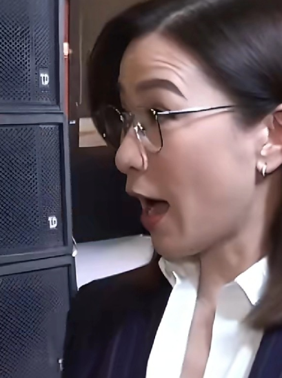 佘诗曼冲上热搜原因是她接受采访时的话语
字里行间透露着惊吓和恍然大悟，这到底是怎