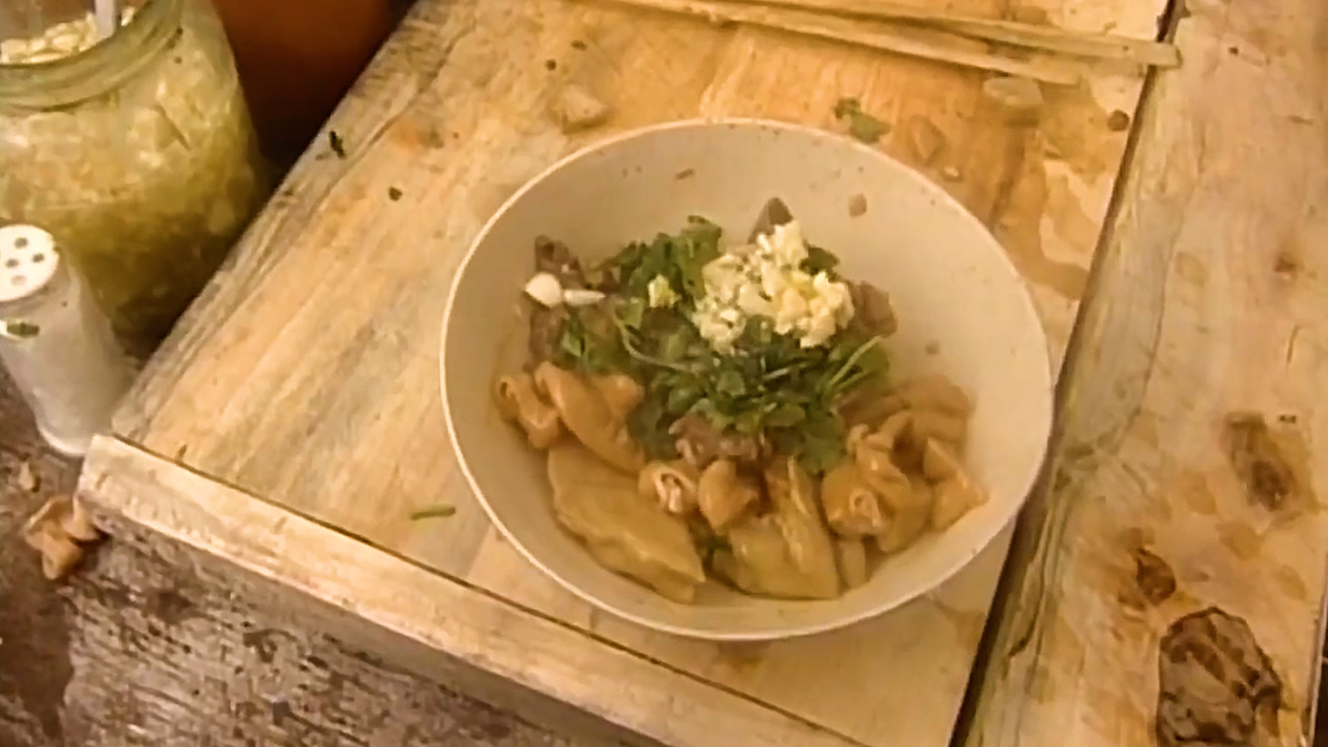盘点影视剧中吃老北京美食，七爷吃十五盘爆肚，嘎子吃炸酱面真香
