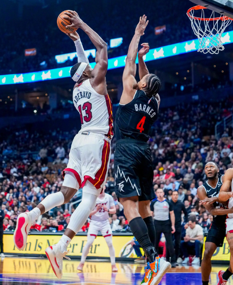 热火不敌猛龙，本场比赛，上半场热火唯一得分上双的球员是阿德巴约，他在前两节拿到1