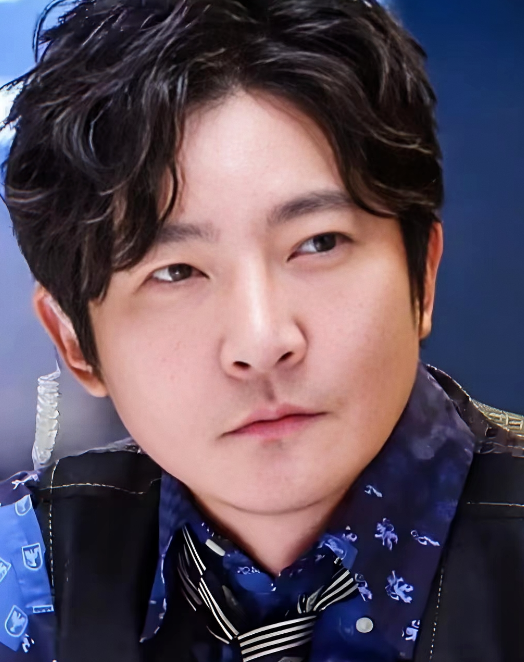 其实郭京飞最大的本钱不是演技好也不是有资源而是他有一个会理财的大姨子
谁都知道他