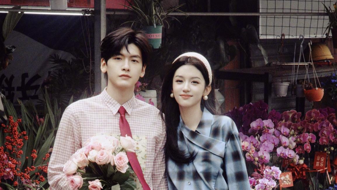 周也的摩登时代！重回1983年，看那个时代女性的穿搭日常