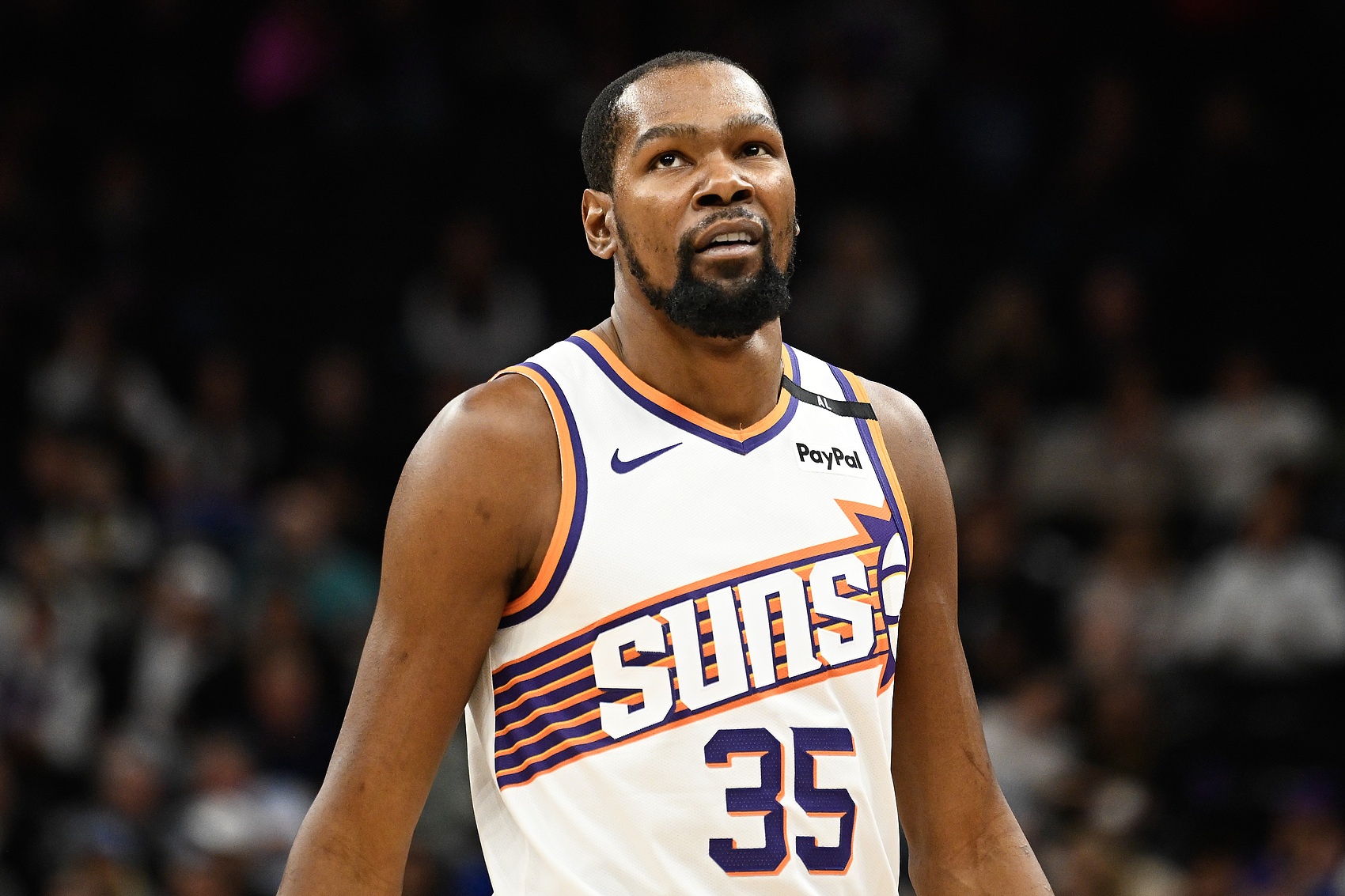 NBA名嘴尼克·怀特谈到了杜兰特职业生涯在季后赛里的表现。我们看到杜兰特的职业生