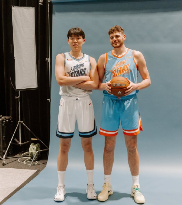 开拓者双子星:

杨瀚森10分
克林根 9分

今天两个人玩的都很开心,瀚森加油