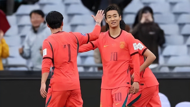 国足2-0爆冷世界杯球队！庆祝画面流出，韩媒疯狂了：超级惊喜！