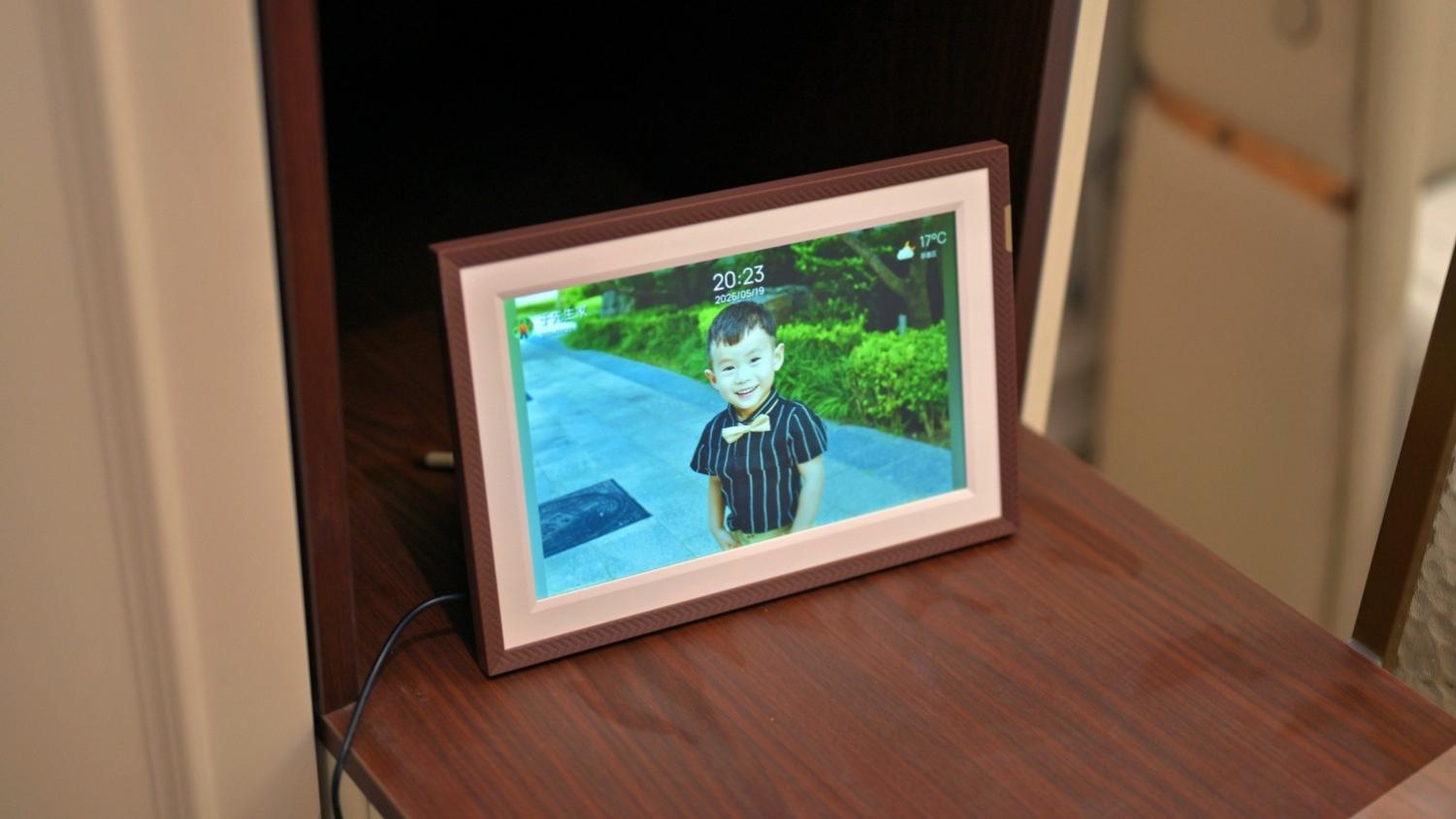 生动呈现美好瞬间，ARZOPA D10数码相框让回忆“活”起来