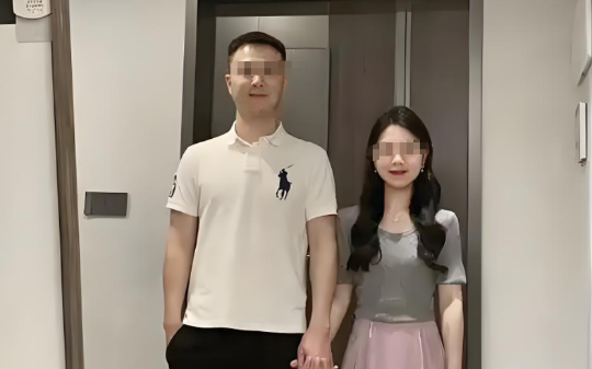 母亲反对我嫁年薪120万的清华博士男友，嫁给公务员后我：谢谢妈