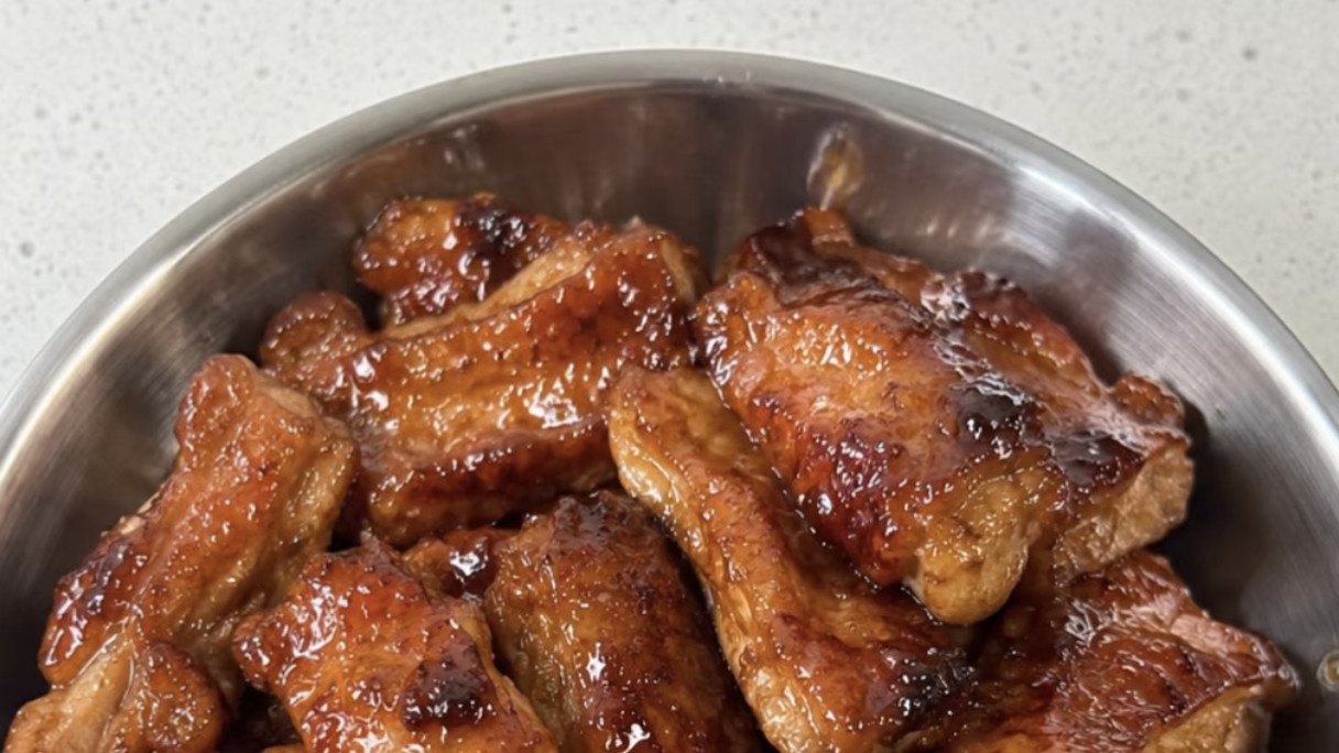 《好吃到舔盘的蜜汁鸡腿：一口入魂的米饭杀手》