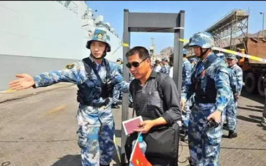 别国撤侨用大巴，中国直接开军舰战机，36000人，0伤亡