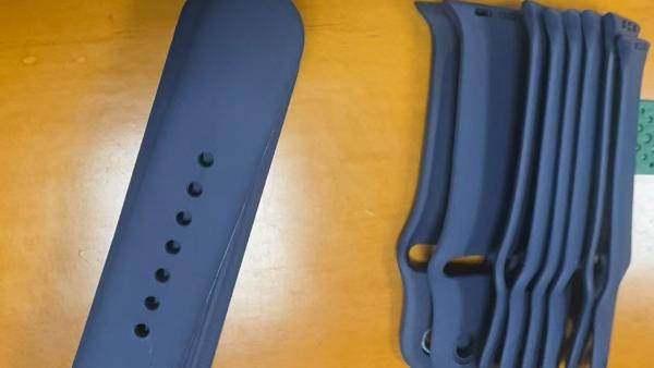 硅胶表带喷手感油一抠就掉怎么办？