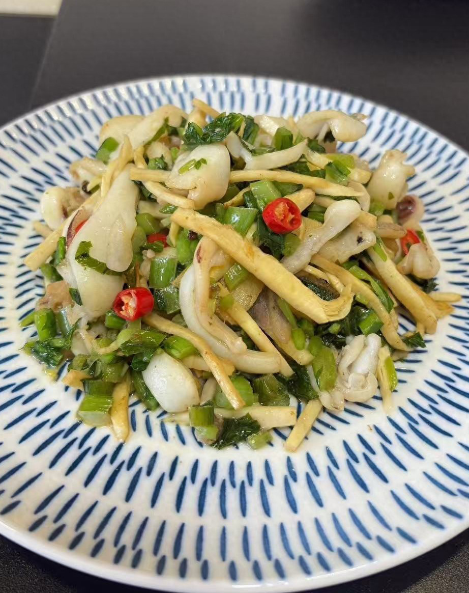 这3道家常养肝菜，降肝火睡得香✨
家人们！春季肝火旺、睡不踏实？别慌！这 3 道