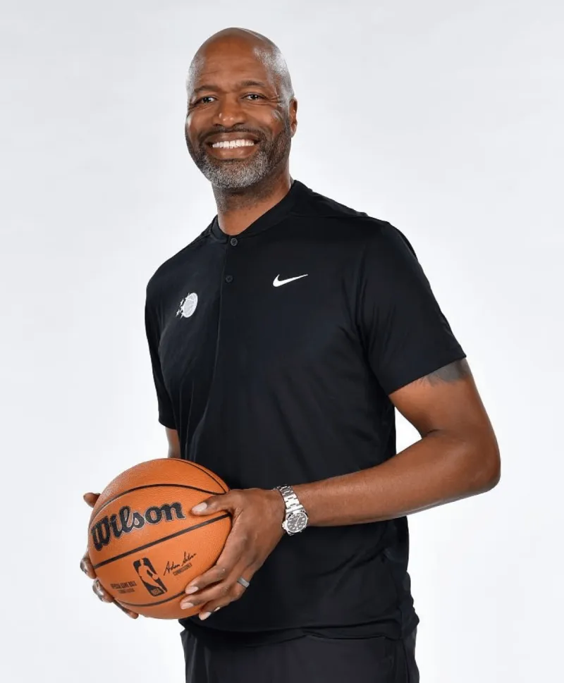 明日NBA附加赛，魔术将对阵76人。

美媒NBACentral更新社媒表示，据