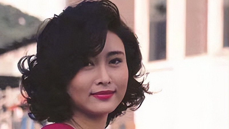叶玉卿：24岁一脱成名，嫁富商生下两儿一女，如今59岁仍风韵犹存