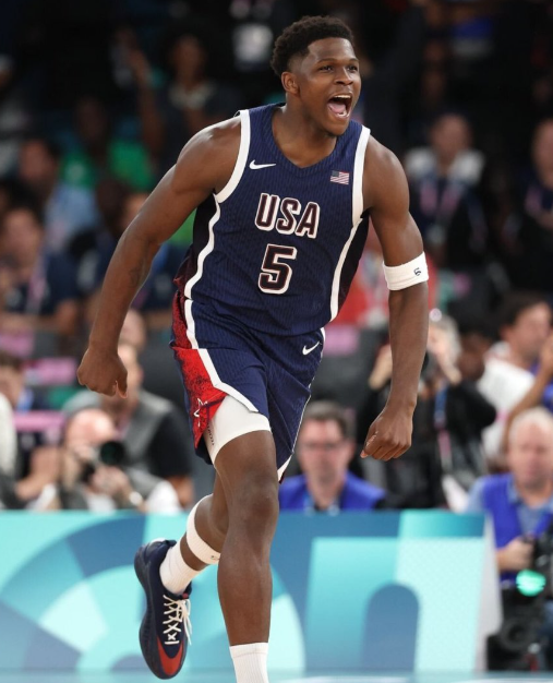 单论同年龄个人实力，爱德华兹不比亚历山大弱
爱德华兹的打法比亚历山大好看多了，身