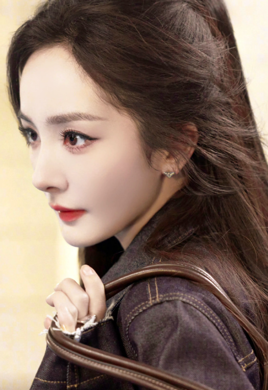 米兰时装周，幂幂的出发图，干练风姿