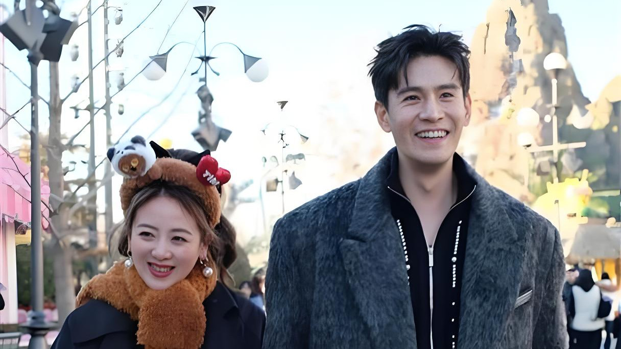 他演了《蜜语纪》又演《金关》，娶二婚带娃小李琳低调又恩爱，出道二十年终于火了