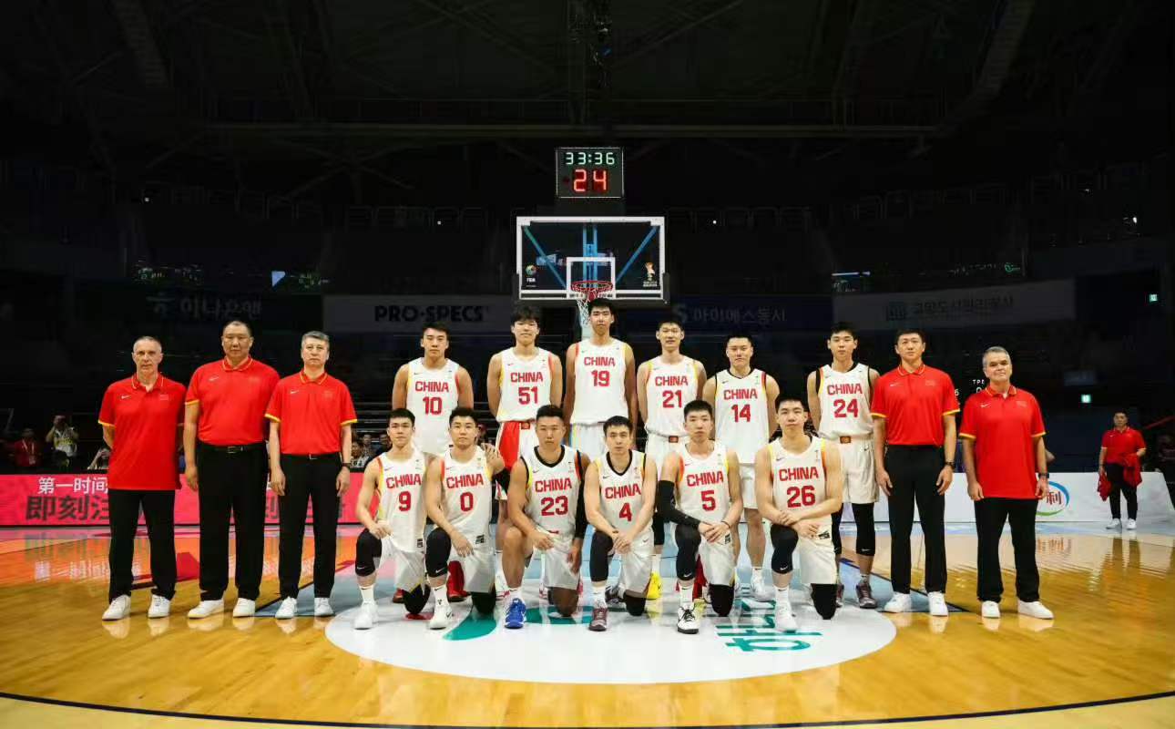 中国男篮大胜，庞峥麟首秀11分惊艳，杨瀚森表现差强人意，郭士强用人仍遭质疑