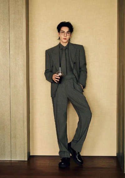 从“baby face”到“daddy vibe”，曾舜晞轻松拿捏！他的造型巧妙