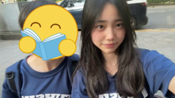 小S小女儿许老三晒好友合照，满屏青春洋溢，小S评论区互动超有爱
小S的小女儿许老