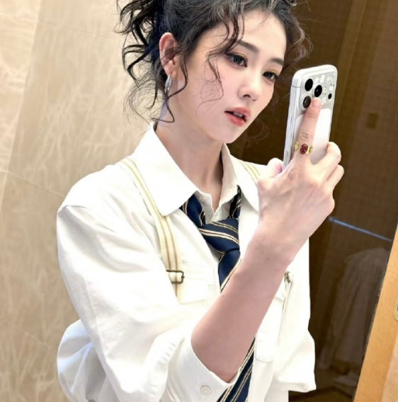 《奔跑吧》第14季最新一期游戏环节，白鹿在“心照不宣”挑战中反应超迅速，50秒果