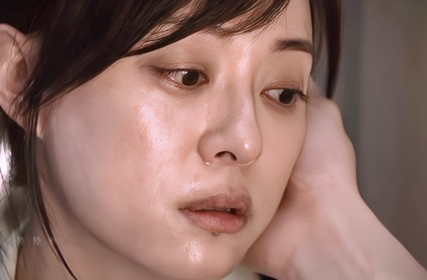 邓超这会估计气的牙都咬碎了
万万没想到一向保守的老婆孙俪，人到中年反而越来越豁的
