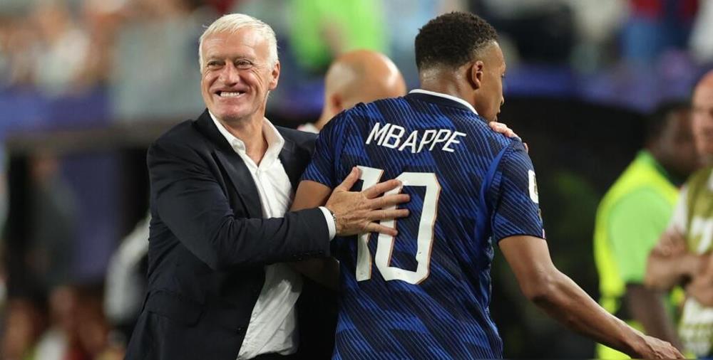 2026年世界杯，法国对巴拉圭。
一场球赛，变成了一场屠杀。

巴拉圭全队犯