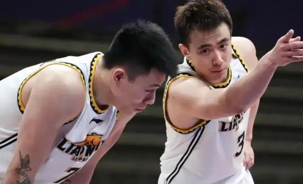 假如杜锋跟赵继伟，张镇麟一个队，敢直接喷这两位吗

我就纳闷了，这两个杜锋敢喷吗