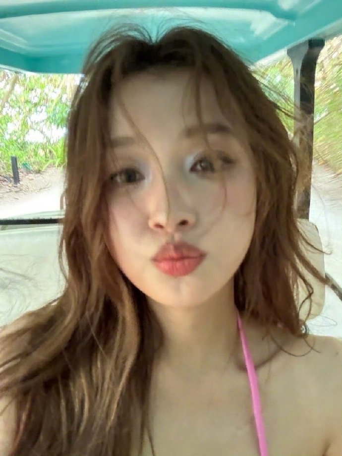 孙怡马尔代夫度假穿搭，好会穿搭，身材也超级好