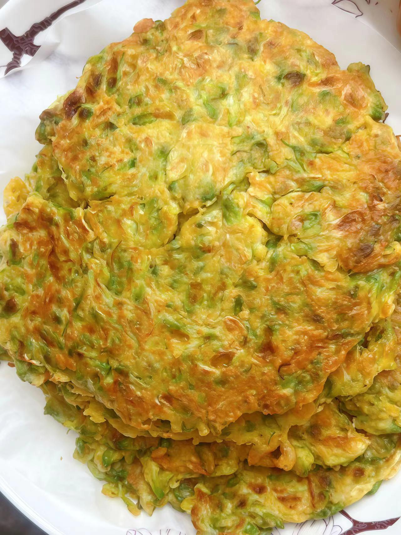 春天限定槐花饼✨香到同事劝我开店，简单好做还解馋
抓住春天的小尾巴，一定要试试这