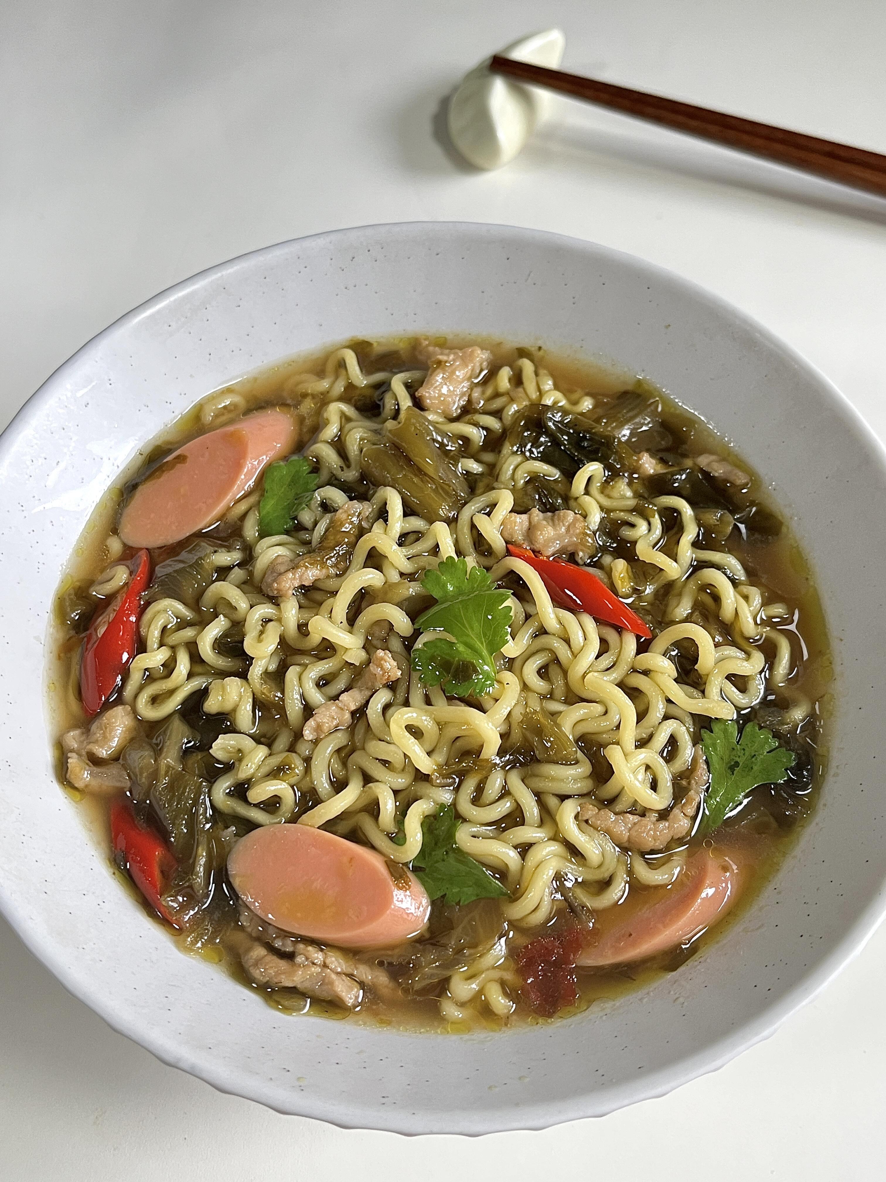 救命！没食欲就吃这碗酸菜肉丝面🍜 连汤都喝光
宝子们谁懂啊😭 没胃口、不想吃