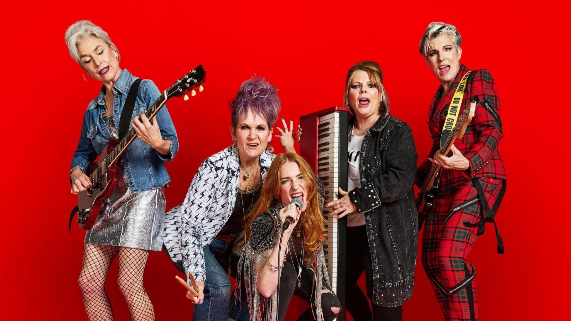 《潮躁女人》老年女子组乐队玩朋克摇滚，对无视说不就是老娘的态度。