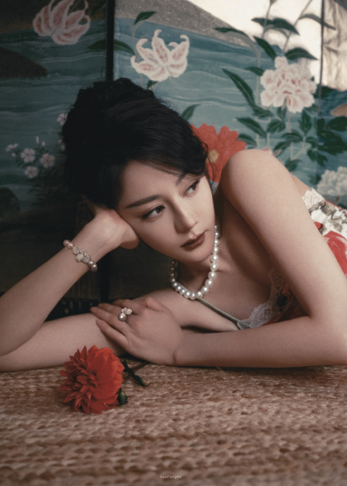 你静静居住在我心里，如同满月居于夜空