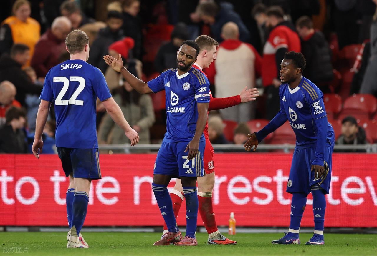 0-2，英超前冠军沉沦，遭联赛第18掀翻，连续10场不胜+深陷降级区