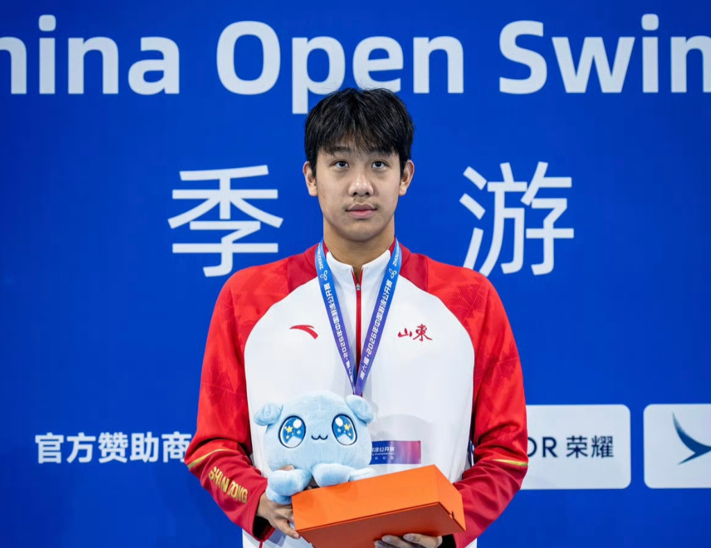 小孩哥，小孩姐一天双双夺冠！中国游泳新希望在不断的绽放。

2026中国游泳公开