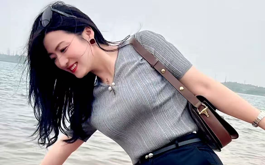 两名大妈网上对喷16年，移民到同一座城市后冲突升级，法庭上将对方捅了70刀