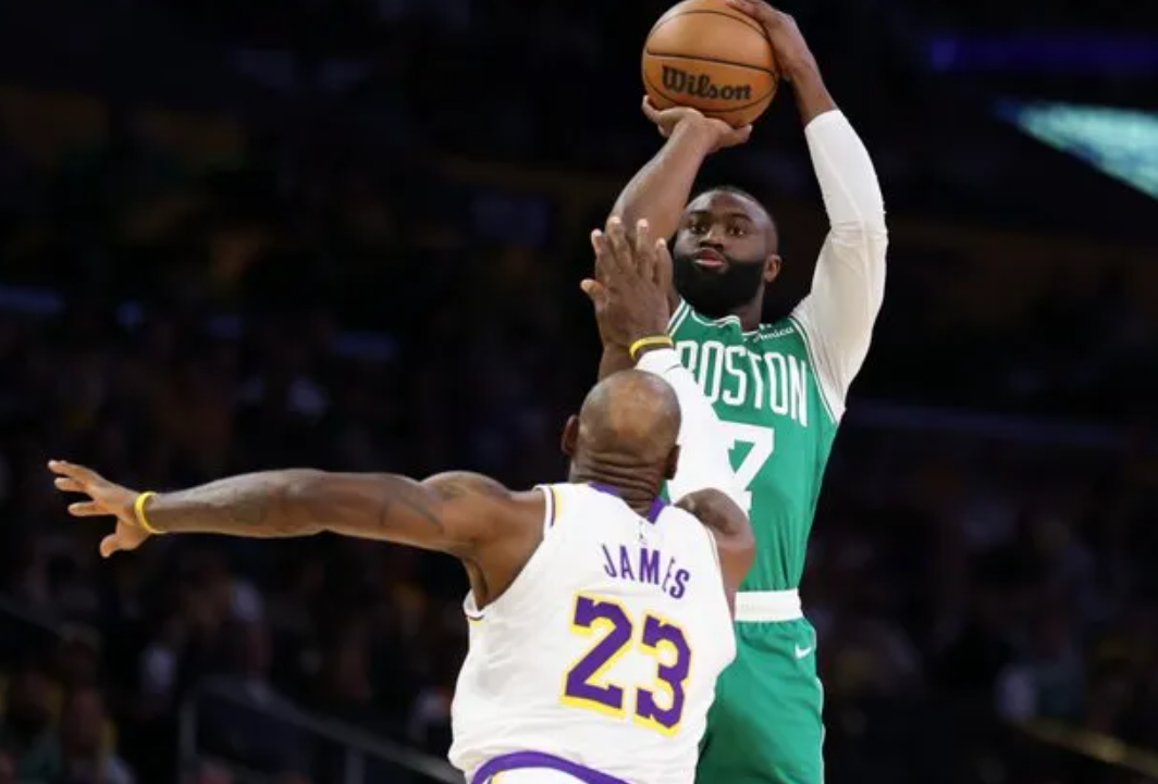 NBA常规赛，凯尔特人以111-89击败湖人。
湖人本赛季主客场被凯尔特人双杀，