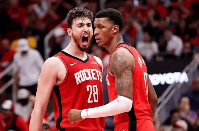 NBA常规赛火箭以117-116战胜勇士

本场比赛最后时刻，申京准绝杀抛投命中