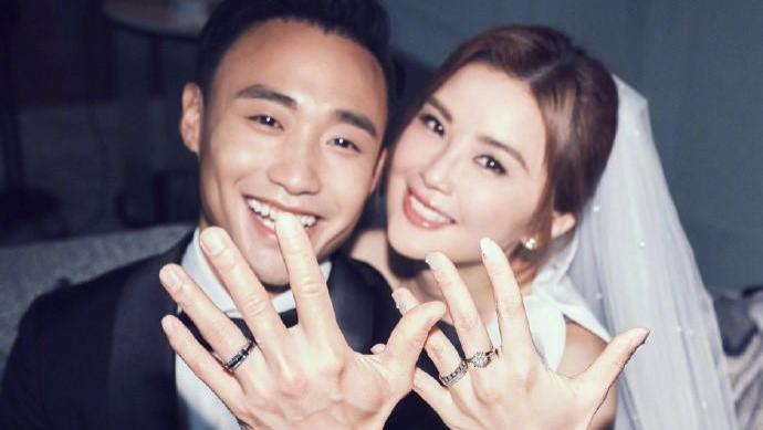 半生为爱勇敢、半生为己清醒，回顾蔡卓妍（阿Sa）情史，除了郑中基，偏爱姐弟恋